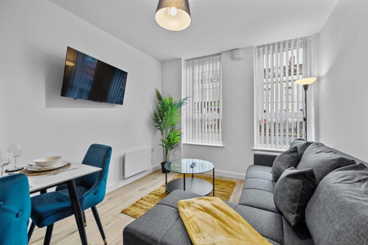 Modern 2 Bedroom In East Village Apartment *