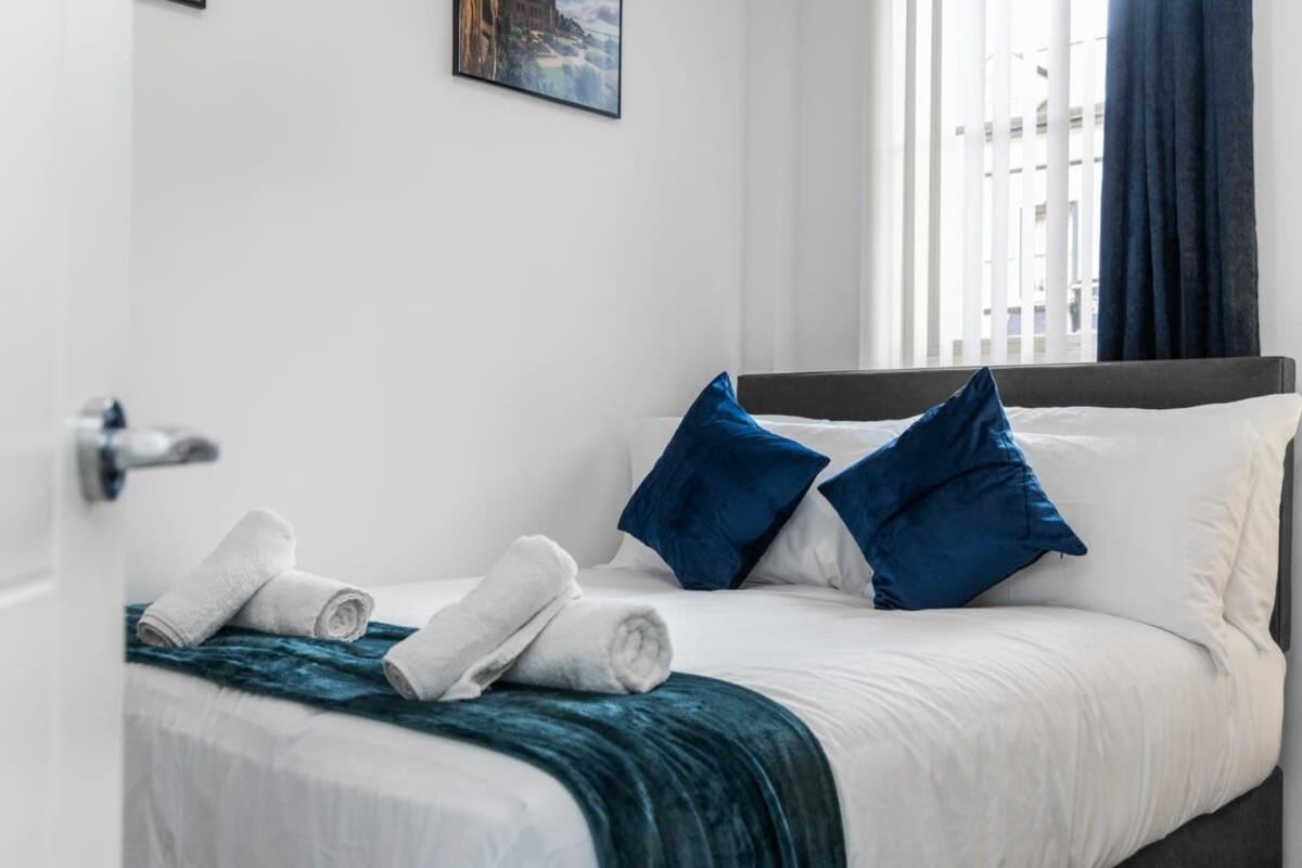 Modern 2 Bedroom In East Village Apartment